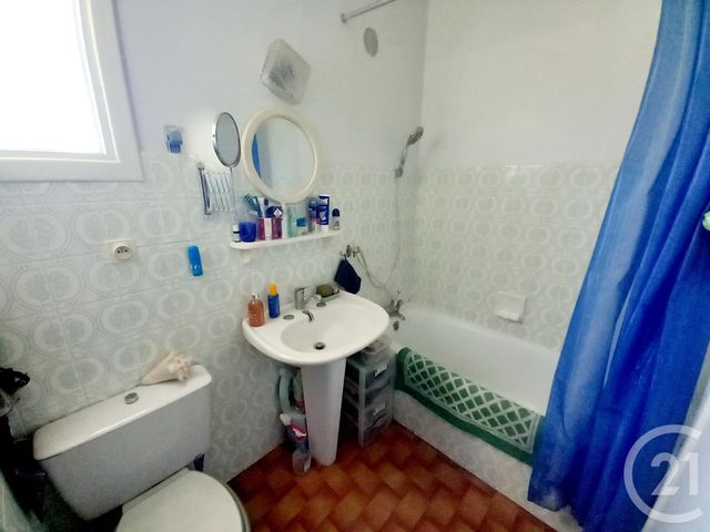 Afficher la photo en grand Studio à vendre - 1 pièce - 20.64 m2 - SIX FOURS LES PLAGES - 83 - PROVENCE-ALPES-COTE-D-AZUR - Century 21 Agence Du Bord De Mer