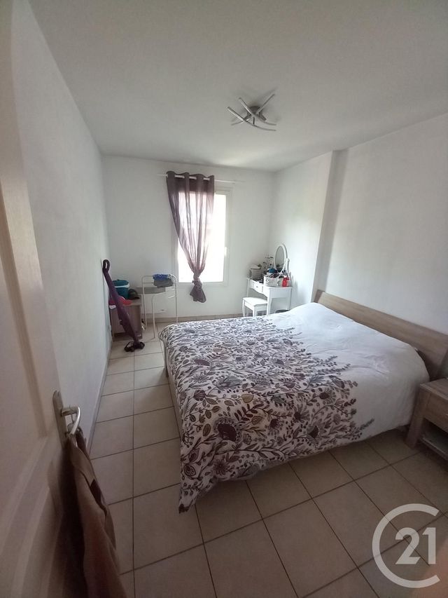 Appartement T3 à vendre - 3 pièces - 62.24 m2 - SIX FOURS LES PLAGES - 83 - PROVENCE-ALPES-COTE-D-AZUR - Century 21 Agence Du Bord De Mer Appartement T3 à vendre - 3 pièces - 62.24 m2 - SIX FOURS LES PLAGES - 83 - PROVENCE-ALPES-COTE-D-AZUR - Century 21 Agence Du Bord De Mer