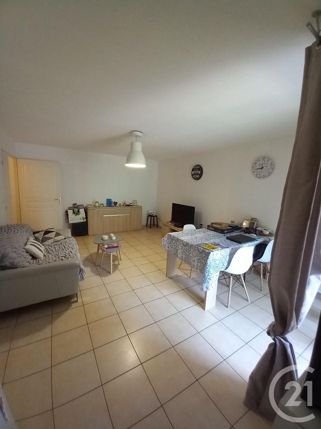 Appartement T3 à vendre - 3 pièces - 62.24 m2 - SIX FOURS LES PLAGES - 83 - PROVENCE-ALPES-COTE-D-AZUR - Century 21 Agence Du Bord De Mer Appartement T3 à vendre - 3 pièces - 62.24 m2 - SIX FOURS LES PLAGES - 83 - PROVENCE-ALPES-COTE-D-AZUR - Century 21 Agence Du Bord De Mer