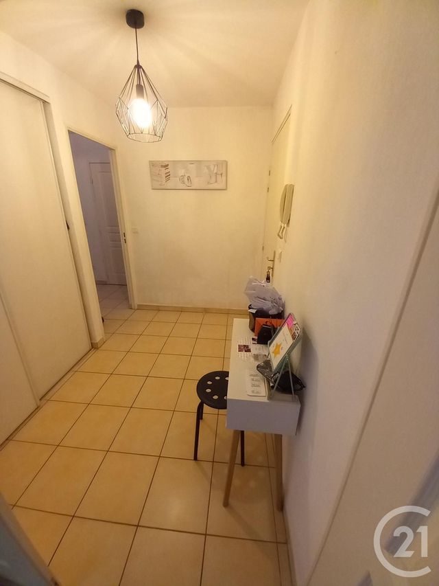 Appartement T3 à vendre - 3 pièces - 62.24 m2 - SIX FOURS LES PLAGES - 83 - PROVENCE-ALPES-COTE-D-AZUR - Century 21 Agence Du Bord De Mer Appartement T3 à vendre - 3 pièces - 62.24 m2 - SIX FOURS LES PLAGES - 83 - PROVENCE-ALPES-COTE-D-AZUR - Century 21 Agence Du Bord De Mer