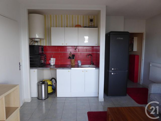 Appartement T2 à vendre - 2 pièces - 33.39 m2 - SIX FOURS LES PLAGES - 83 - PROVENCE-ALPES-COTE-D-AZUR - Century 21 Agence Du Bord De Mer Appartement T2 à vendre - 2 pièces - 33.39 m2 - SIX FOURS LES PLAGES - 83 - PROVENCE-ALPES-COTE-D-AZUR - Century 21 Agence Du Bord De Mer