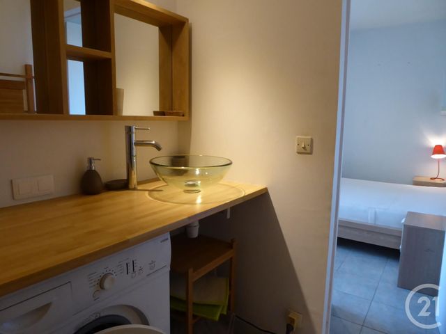 Appartement T2 à vendre - 2 pièces - 33.39 m2 - SIX FOURS LES PLAGES - 83 - PROVENCE-ALPES-COTE-D-AZUR - Century 21 Agence Du Bord De Mer Appartement T2 à vendre - 2 pièces - 33.39 m2 - SIX FOURS LES PLAGES - 83 - PROVENCE-ALPES-COTE-D-AZUR - Century 21 Agence Du Bord De Mer
