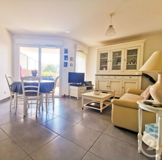 Afficher la photo en grand Appartement T3 à vendre - 3 pièces - 56.12 m2 - SIX FOURS LES PLAGES - 83 - PROVENCE-ALPES-COTE-D-AZUR - Century 21 Agence Du Bord De Mer
