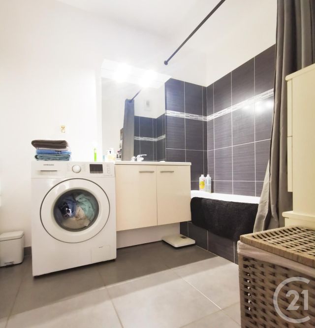 Afficher la photo en grand Appartement T3 à vendre - 3 pièces - 56.12 m2 - SIX FOURS LES PLAGES - 83 - PROVENCE-ALPES-COTE-D-AZUR - Century 21 Agence Du Bord De Mer
