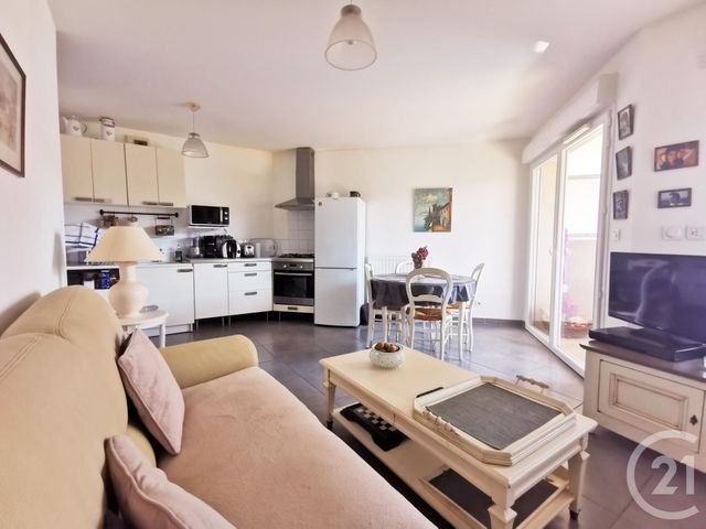 Afficher la photo en grand Appartement T3 à vendre - 3 pièces - 56.12 m2 - SIX FOURS LES PLAGES - 83 - PROVENCE-ALPES-COTE-D-AZUR - Century 21 Agence Du Bord De Mer