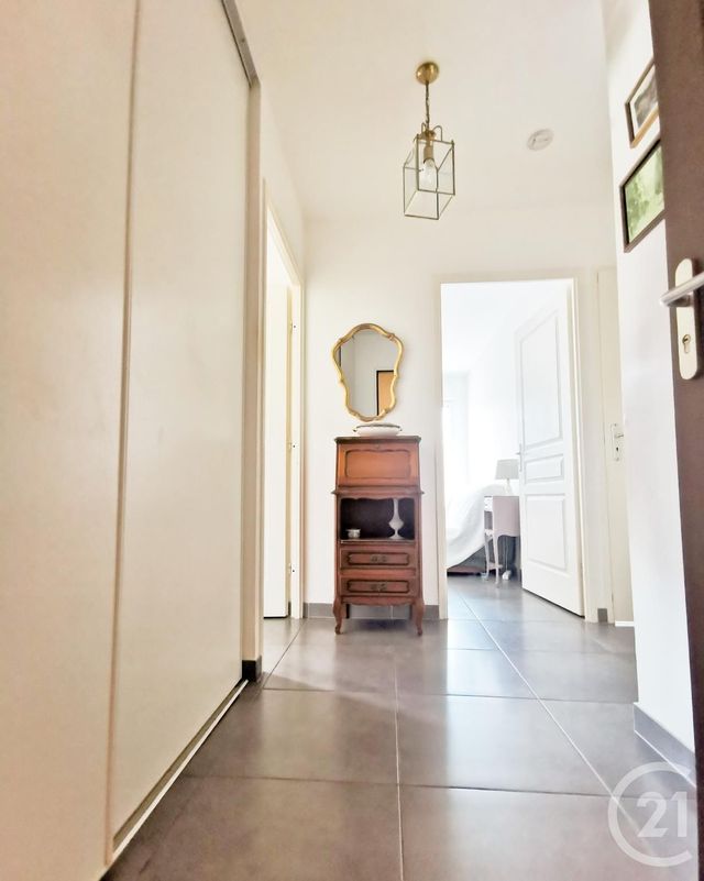 Afficher la photo en grand Appartement T3 à vendre - 3 pièces - 56.12 m2 - SIX FOURS LES PLAGES - 83 - PROVENCE-ALPES-COTE-D-AZUR - Century 21 Agence Du Bord De Mer
