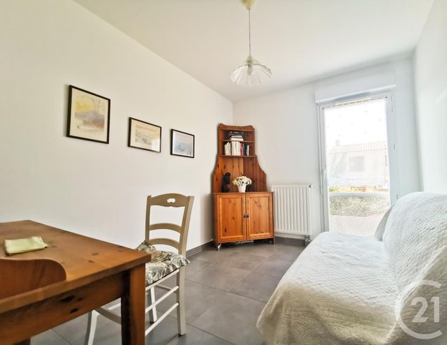 Afficher la photo en grand Appartement T3 à vendre - 3 pièces - 56.12 m2 - SIX FOURS LES PLAGES - 83 - PROVENCE-ALPES-COTE-D-AZUR - Century 21 Agence Du Bord De Mer