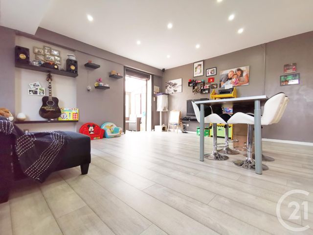 Afficher la photo en grand Appartement F3 à vendre - 3 pièces - 64.0 m2 - SIX FOURS LES PLAGES - 83 - PROVENCE-ALPES-COTE-D-AZUR - Century 21 Agence Du Bord De Mer