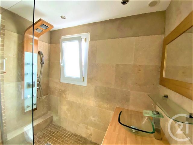 Afficher la photo en grand Appartement T2 à vendre - 2 pièces - 36.0 m2 - SIX FOURS LES PLAGES - 83 - PROVENCE-ALPES-COTE-D-AZUR - Century 21 Agence Du Bord De Mer
