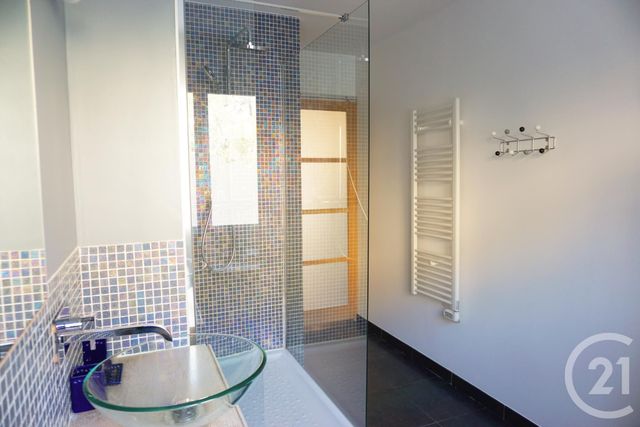 Afficher la photo en grand Appartement T3 à vendre - 3 pièces - 70.15 m2 - BANDOL - 83 - PROVENCE-ALPES-COTE-D-AZUR - Century 21 Agence Du Bord De Mer