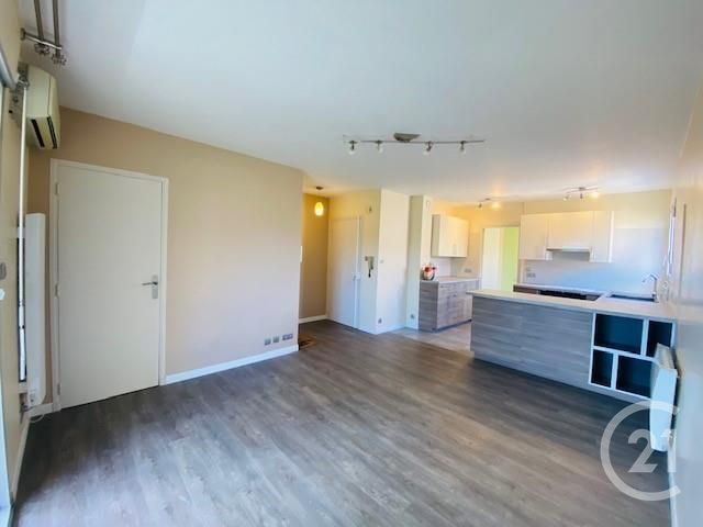 Afficher la photo en grand appartement à louer - 2 pièces - 37.9 m2 - SIX FOURS LES PLAGES - 83 - PROVENCE-ALPES-COTE-D-AZUR - Century 21 Agence Du Bord De Mer