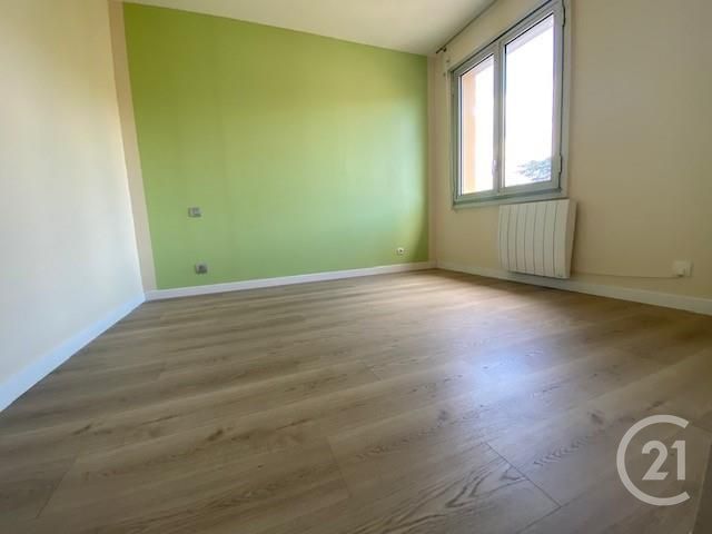 Afficher la photo en grand appartement à louer - 2 pièces - 37.9 m2 - SIX FOURS LES PLAGES - 83 - PROVENCE-ALPES-COTE-D-AZUR - Century 21 Agence Du Bord De Mer