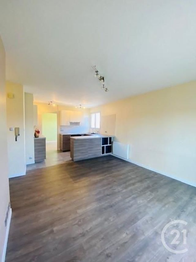 Afficher la photo en grand appartement à louer - 2 pièces - 37.9 m2 - SIX FOURS LES PLAGES - 83 - PROVENCE-ALPES-COTE-D-AZUR - Century 21 Agence Du Bord De Mer