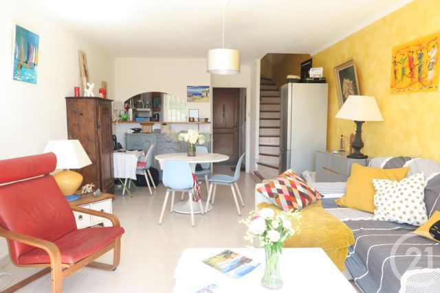 Appartement F2 à vendre - 2 pièces - 48.73 m2 - SANARY SUR MER - 83 - PROVENCE-ALPES-COTE-D-AZUR - Century 21 Agence Du Bord De Mer Appartement F2 à vendre - 2 pièces - 48.73 m2 - SANARY SUR MER - 83 - PROVENCE-ALPES-COTE-D-AZUR - Century 21 Agence Du Bord De Mer