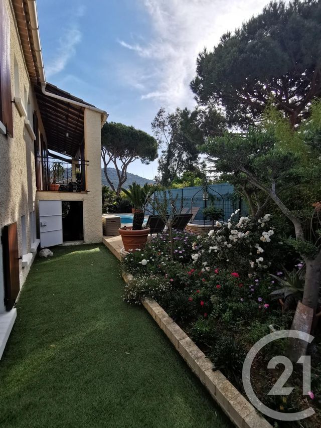 Afficher la photo en grand maison à vendre - 7 pièces - 140.0 m2 - SIX FOURS LES PLAGES - 83 - PROVENCE-ALPES-COTE-D-AZUR - Century 21 Agence Du Bord De Mer