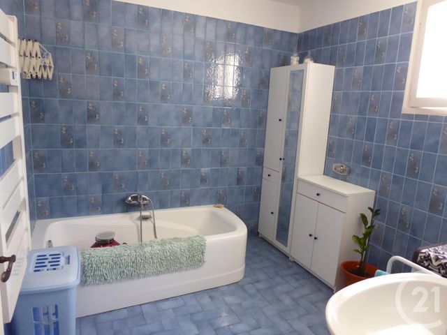 Afficher la photo en grand maison à vendre - 7 pièces - 140.0 m2 - SIX FOURS LES PLAGES - 83 - PROVENCE-ALPES-COTE-D-AZUR - Century 21 Agence Du Bord De Mer