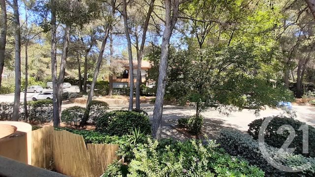Afficher la photo en grand Studio à vendre - 1 pièce - 22.01 m2 - SANARY SUR MER - 83 - PROVENCE-ALPES-COTE-D-AZUR - Century 21 Agence Du Bord De Mer