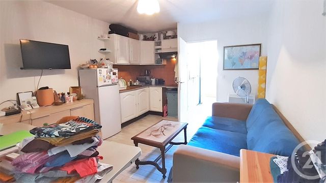 Afficher la photo en grand Studio à vendre - 1 pièce - 22.01 m2 - SANARY SUR MER - 83 - PROVENCE-ALPES-COTE-D-AZUR - Century 21 Agence Du Bord De Mer