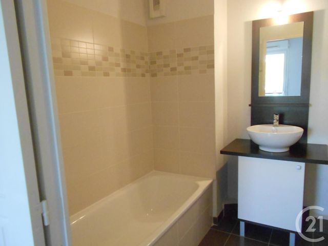 Afficher la photo en grand Appartement F2 à louer - 2 pièces - 49.92 m2 - LA SEYNE SUR MER - 83 - PROVENCE-ALPES-COTE-D-AZUR - Century 21 Agence Du Bord De Mer