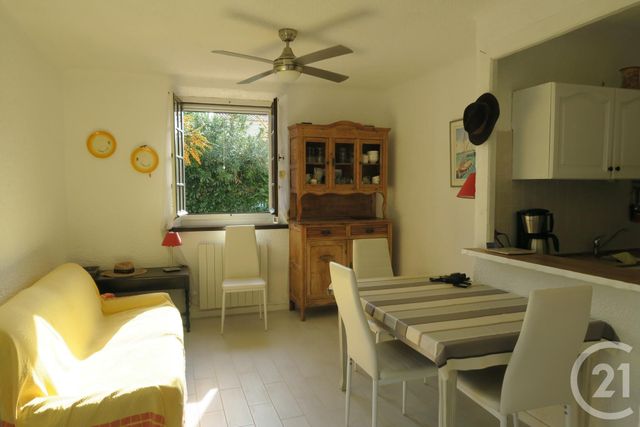 Afficher la photo en grand Appartement F2 à louer - 2 pièces - 35.0 m2 - SIX FOURS LES PLAGES - 83 - PROVENCE-ALPES-COTE-D-AZUR - Century 21 Agence Du Bord De Mer