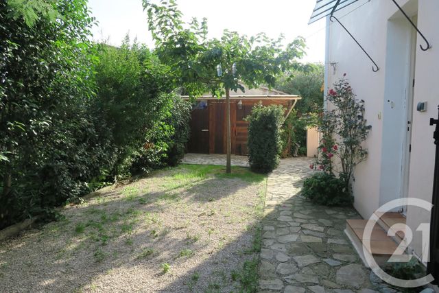 Afficher la photo en grand Appartement F2 à louer - 2 pièces - 35.0 m2 - SIX FOURS LES PLAGES - 83 - PROVENCE-ALPES-COTE-D-AZUR - Century 21 Agence Du Bord De Mer
