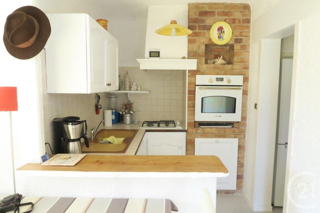 Afficher la photo en grand Appartement F2 à louer - 2 pièces - 35.0 m2 - SIX FOURS LES PLAGES - 83 - PROVENCE-ALPES-COTE-D-AZUR - Century 21 Agence Du Bord De Mer