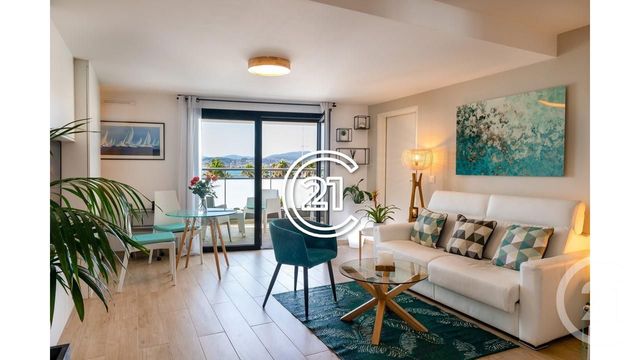Afficher la photo en grand Appartement T2 à vendre - 2 pièces - 47.45 m2 - SIX FOURS LES PLAGES - 83 - PROVENCE-ALPES-COTE-D-AZUR - Century 21 Agence Du Bord De Mer