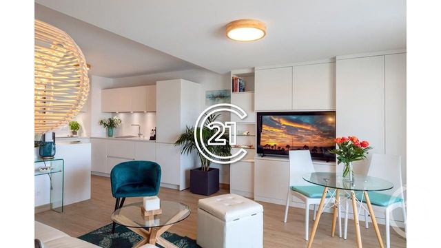 Afficher la photo en grand Appartement T2 à vendre - 2 pièces - 47.45 m2 - SIX FOURS LES PLAGES - 83 - PROVENCE-ALPES-COTE-D-AZUR - Century 21 Agence Du Bord De Mer