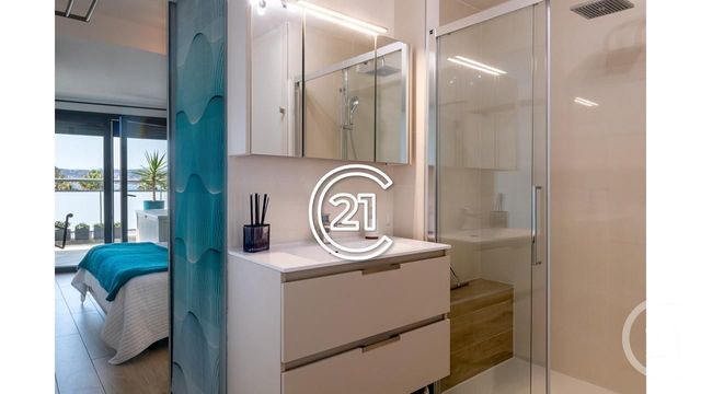 Afficher la photo en grand Appartement T2 à vendre - 2 pièces - 47.45 m2 - SIX FOURS LES PLAGES - 83 - PROVENCE-ALPES-COTE-D-AZUR - Century 21 Agence Du Bord De Mer