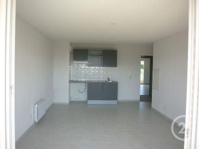 Afficher la photo en grand Appartement F3 à louer - 3 pièces - 62.13 m2 - LA SEYNE SUR MER - 83 - PROVENCE-ALPES-COTE-D-AZUR - Century 21 Agence Du Bord De Mer