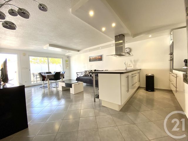 Appartement T3 à vendre - 3 pièces - 69.02 m2 - SIX FOURS LES PLAGES - 83 - PROVENCE-ALPES-COTE-D-AZUR - Century 21 Agence Du Bord De Mer