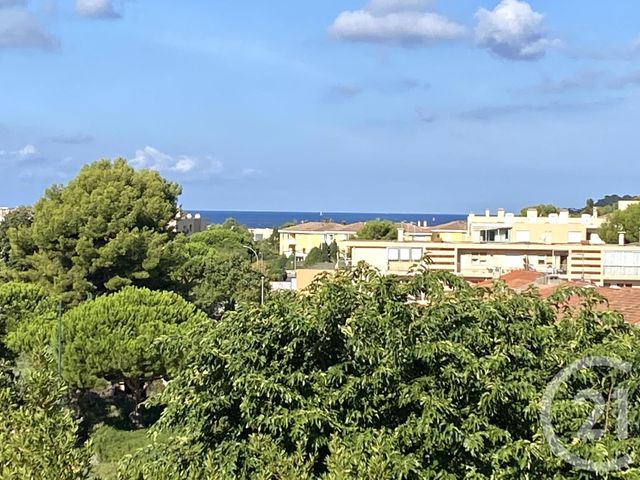 Appartement T3 à vendre - 3 pièces - 58.34 m2 - SIX FOURS LES PLAGES - 83 - PROVENCE-ALPES-COTE-D-AZUR - Century 21 Agence Du Bord De Mer