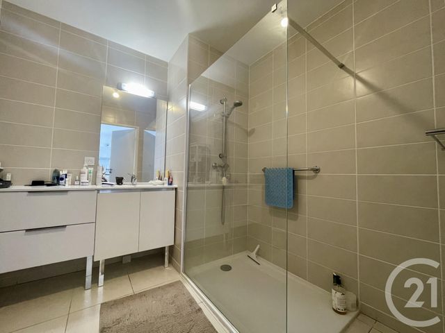 Appartement T3 à vendre - 4 pièces - 82.0 m2 - SIX FOURS LES PLAGES - 83 - PROVENCE-ALPES-COTE-D-AZUR - Century 21 Agence Du Bord De Mer
