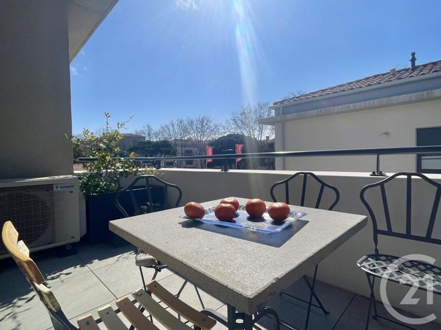 Appartement T3 à vendre - 4 pièces - 82.0 m2 - SIX FOURS LES PLAGES - 83 - PROVENCE-ALPES-COTE-D-AZUR - Century 21 Agence Du Bord De Mer