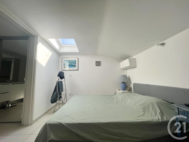 Appartement T3 à vendre - 4 pièces - 82.0 m2 - SIX FOURS LES PLAGES - 83 - PROVENCE-ALPES-COTE-D-AZUR - Century 21 Agence Du Bord De Mer