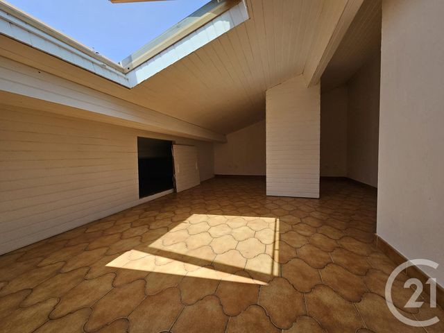 Appartement F3 à vendre - 3 pièces - 39.94 m2 - ST MANDRIER SUR MER - 83 - PROVENCE-ALPES-COTE-D-AZUR - Century 21 Agence Du Bord De Mer