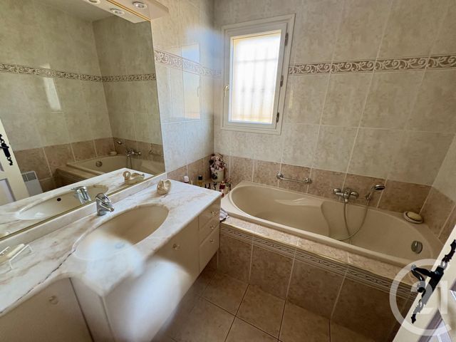 maison à vendre - 5 pièces - 123.41 m2 - SIX FOURS LES PLAGES - 83 - PROVENCE-ALPES-COTE-D-AZUR - Century 21 Agence Du Bord De Mer