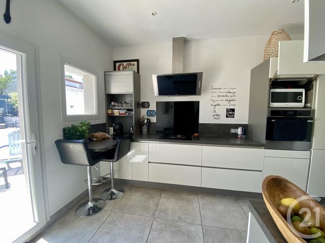 maison à vendre - 4 pièces - 120.0 m2 - SIX FOURS LES PLAGES - 83 - PROVENCE-ALPES-COTE-D-AZUR - Century 21 Agence Du Bord De Mer