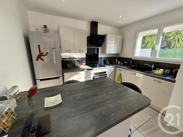 Appartement T3 à vendre - 3 pièces - 57.1 m2 - SIX FOURS LES PLAGES - 83 - PROVENCE-ALPES-COTE-D-AZUR - Century 21 Agence Du Bord De Mer