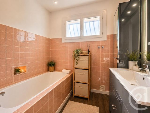maison à vendre - 6 pièces - 111.0 m2 - SIX FOURS LES PLAGES - 83 - PROVENCE-ALPES-COTE-D-AZUR - Century 21 Agence Du Bord De Mer