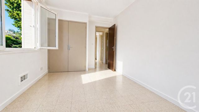 Appartement F3 à vendre - 3 pièces - 61.87 m2 - SANARY SUR MER - 83 - PROVENCE-ALPES-COTE-D-AZUR - Century 21 Agence Du Bord De Mer