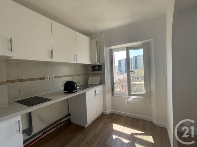 Appartement T2 à louer - 2 pièces - 34.25 m2 - TOULON - 83 - PROVENCE-ALPES-COTE-D-AZUR - Century 21 Agence Du Bord De Mer