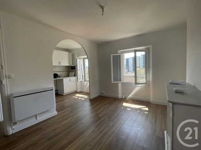 Appartement T2 à louer - 2 pièces - 34.25 m2 - TOULON - 83 - PROVENCE-ALPES-COTE-D-AZUR - Century 21 Agence Du Bord De Mer