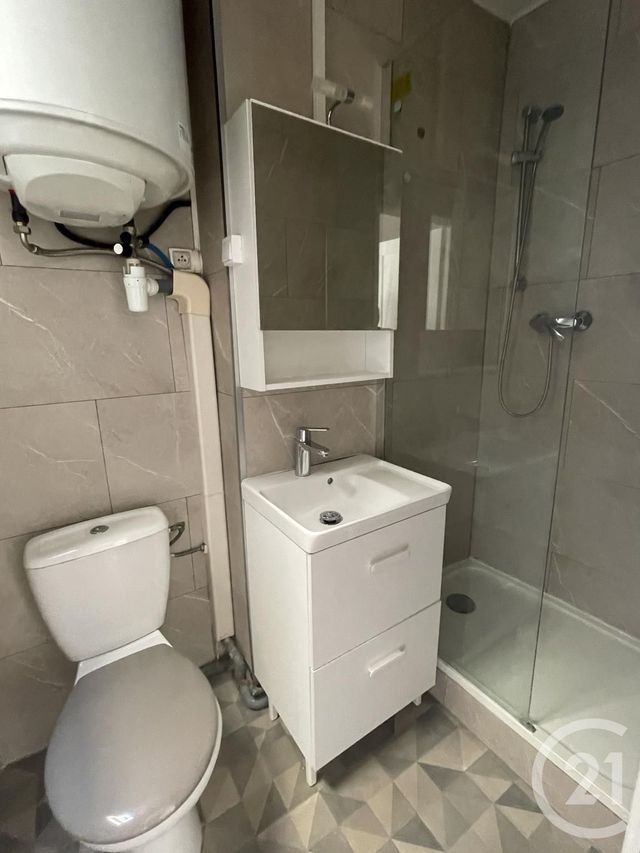 Appartement T2 à louer - 2 pièces - 34.25 m2 - TOULON - 83 - PROVENCE-ALPES-COTE-D-AZUR - Century 21 Agence Du Bord De Mer