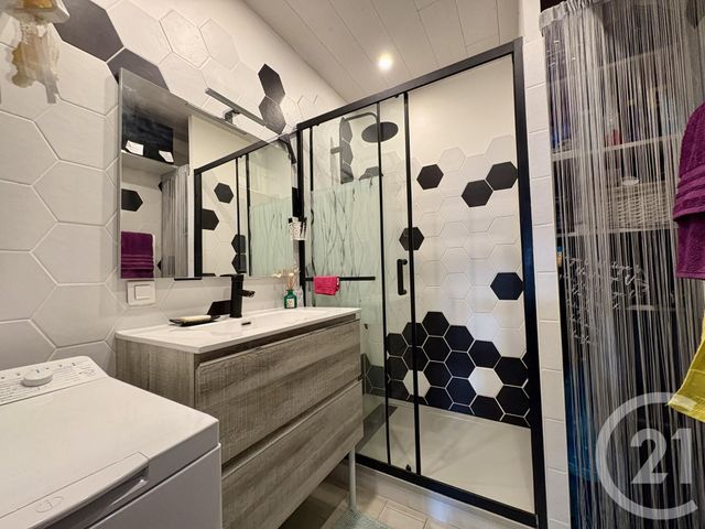 Appartement T2 à vendre - 2 pièces - 44.18 m2 - SIX FOURS LES PLAGES - 83 - PROVENCE-ALPES-COTE-D-AZUR - Century 21 Agence Du Bord De Mer