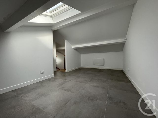 Appartement T2 à louer - 2 pièces - 42.8 m2 - LA SEYNE SUR MER - 83 - PROVENCE-ALPES-COTE-D-AZUR - Century 21 Agence Du Bord De Mer