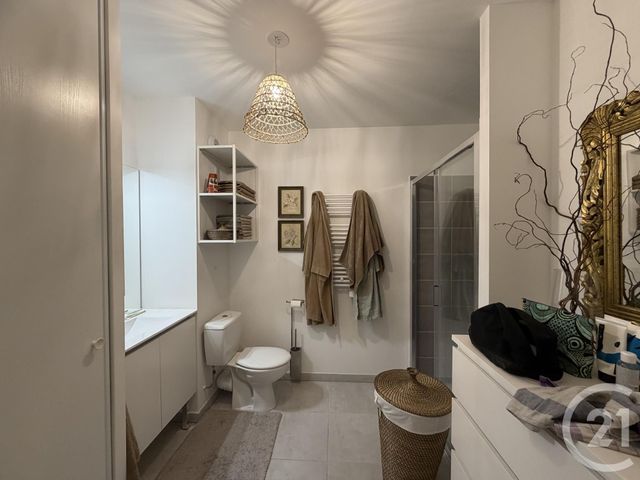 Appartement T2 à louer - 2 pièces - 47.11 m2 - SIX FOURS LES PLAGES - 83 - PROVENCE-ALPES-COTE-D-AZUR - Century 21 Agence Du Bord De Mer