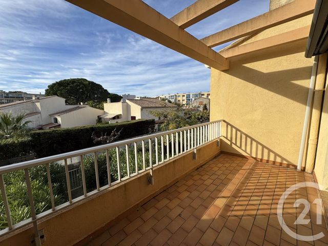 Appartement Studio à louer - 1 pièce - 31.7 m2 - SIX FOURS LES PLAGES - 83 - PROVENCE-ALPES-COTE-D-AZUR - Century 21 Agence Du Bord De Mer