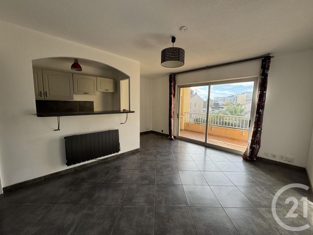 Appartement Studio à louer - 1 pièce - 31.7 m2 - SIX FOURS LES PLAGES - 83 - PROVENCE-ALPES-COTE-D-AZUR - Century 21 Agence Du Bord De Mer