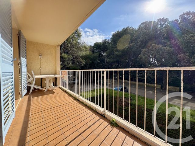 Appartement F2 bis à vendre - 3 pièces - 30.7 m2 - SIX FOURS LES PLAGES - 83 - PROVENCE-ALPES-COTE-D-AZUR - Century 21 Agence Du Bord De Mer